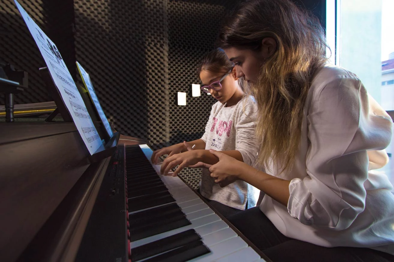 Ataşehir piyano kursu kapsamında parmak calismasi çalışması