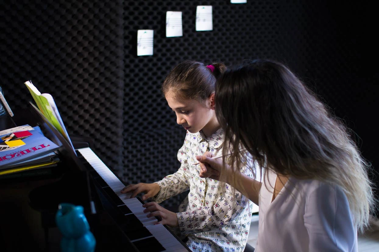 Ataşehir piyano kursu kapsamında parmak calismasi çalışması