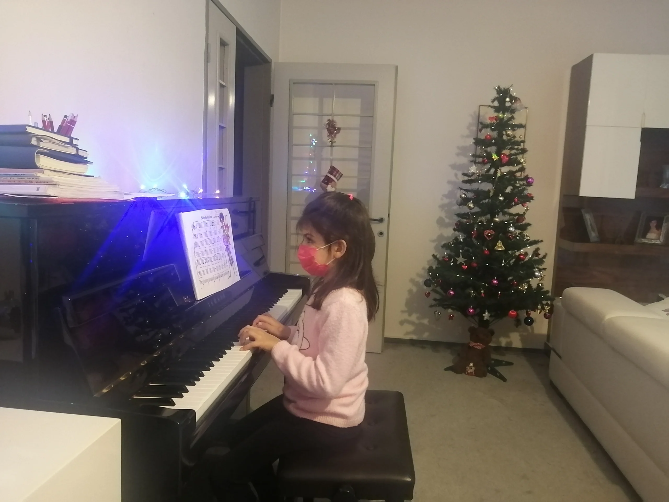 Ataşehir piyano kursu kapsamında parmak calismasi çalışması