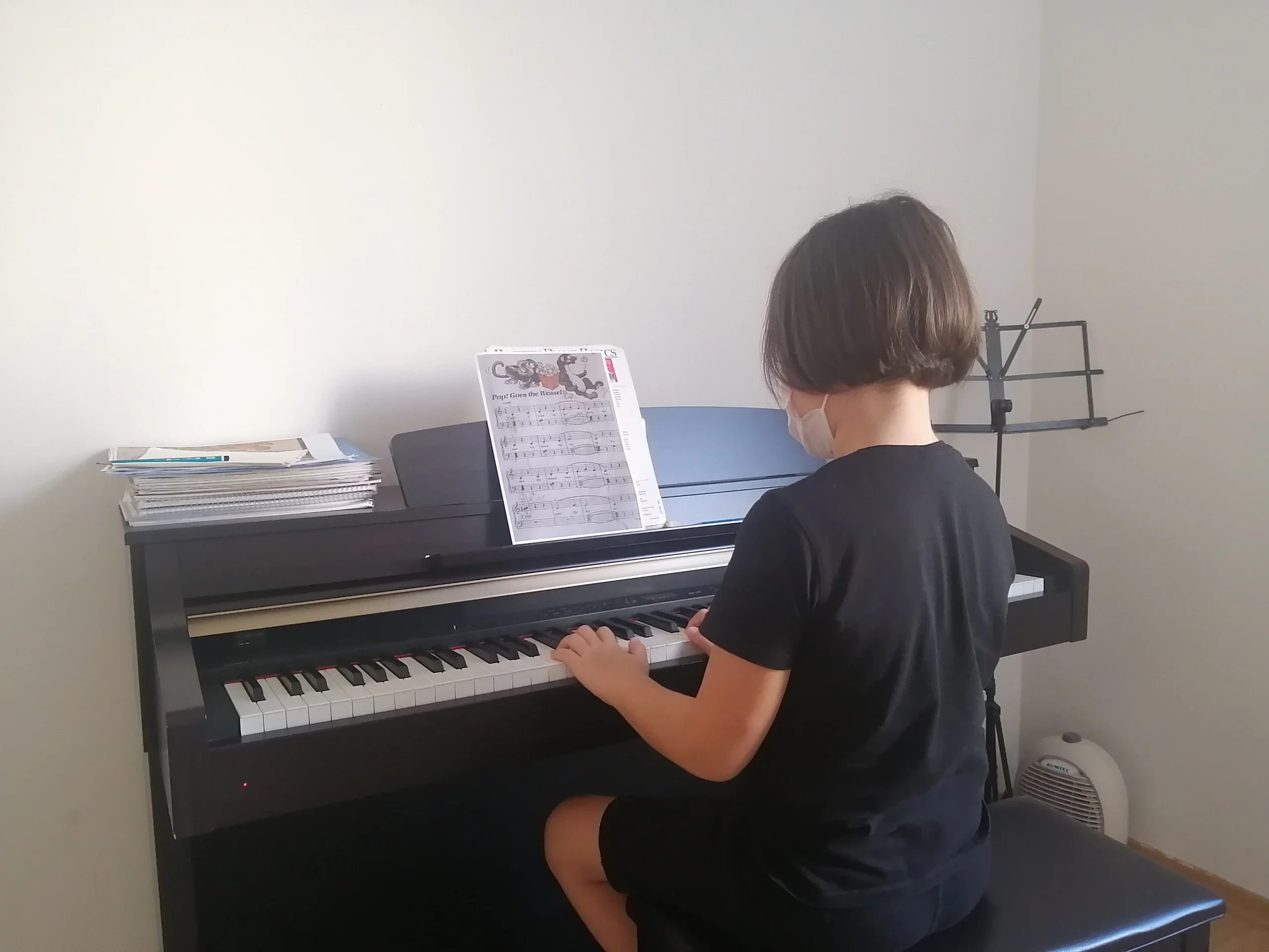 Ataşehir piyano kursu kapsamında parmak calismasi çalışması
