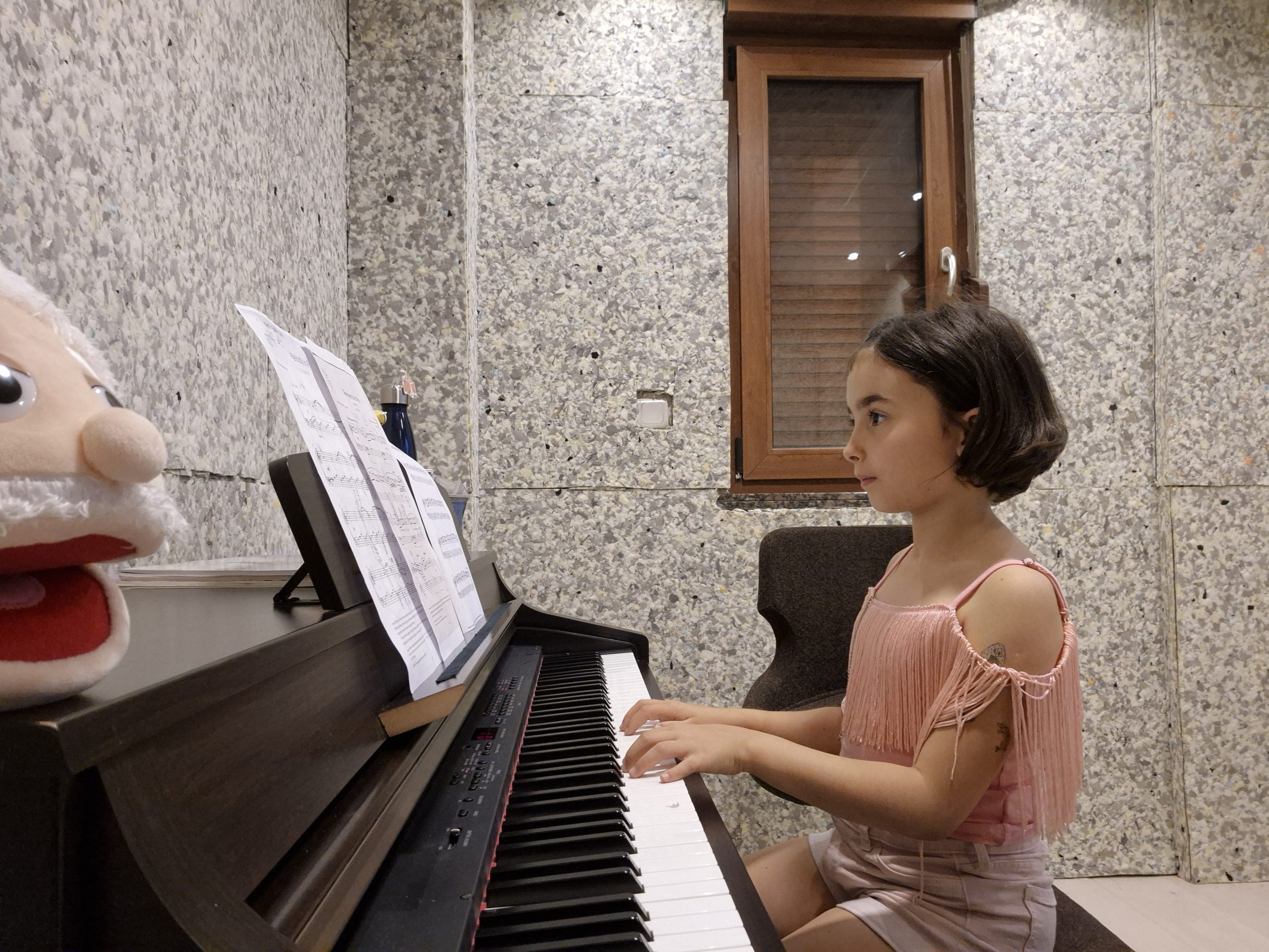 Ataşehir piyano kursu kapsamında parmak calismasi çalışması