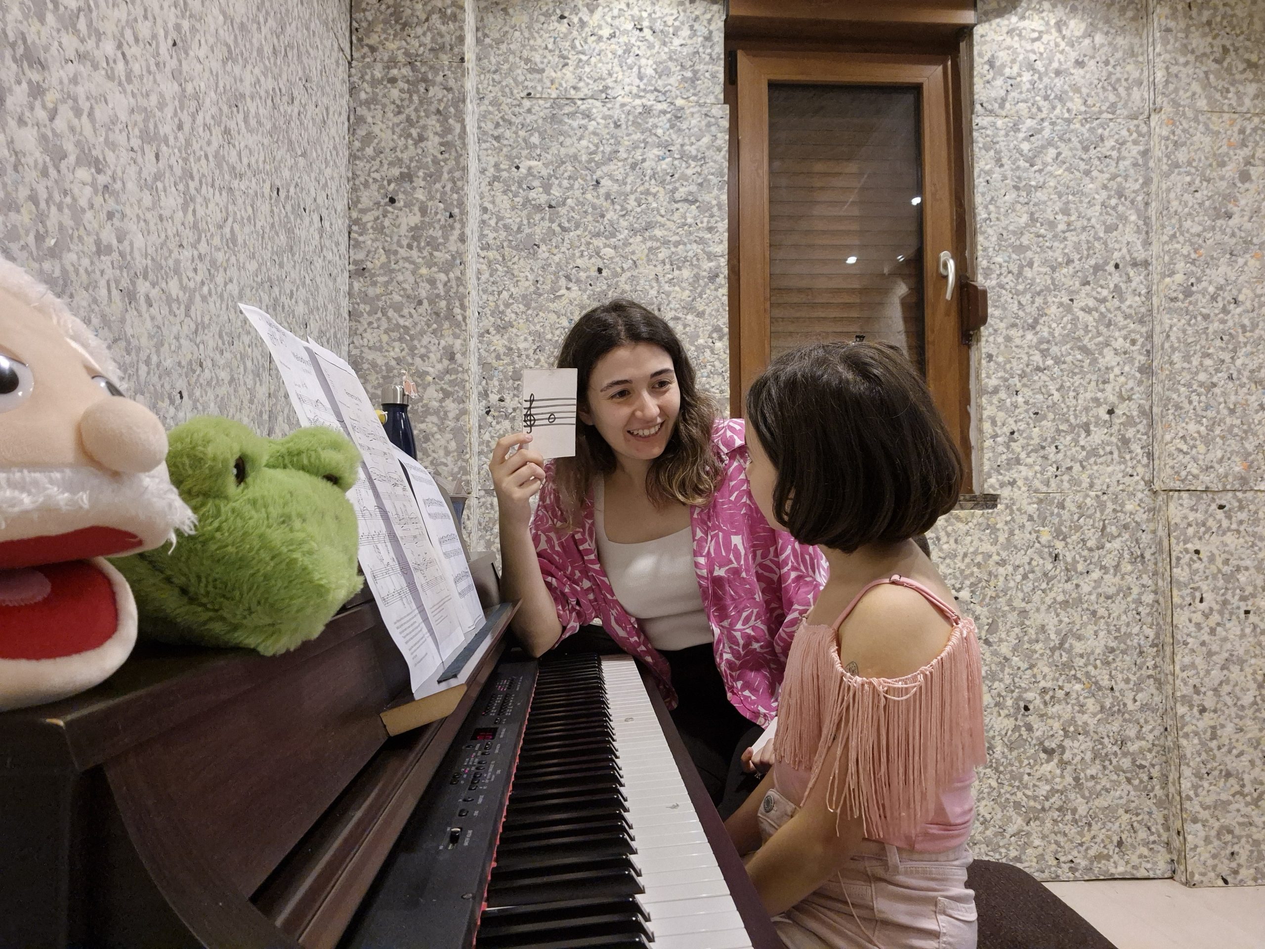 Ataşehir piyano kursu kapsamında parmak calismasi çalışması